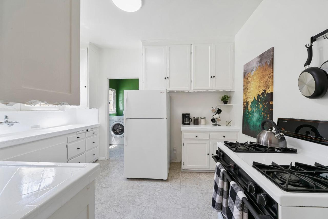 Beverly Hills Stylish & Central 1 Bedroom Apt + Parking Лос Анджелис Екстериор снимка
