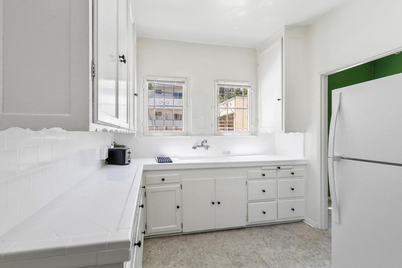 Beverly Hills Stylish & Central 1 Bedroom Apt + Parking Лос Анджелис Екстериор снимка