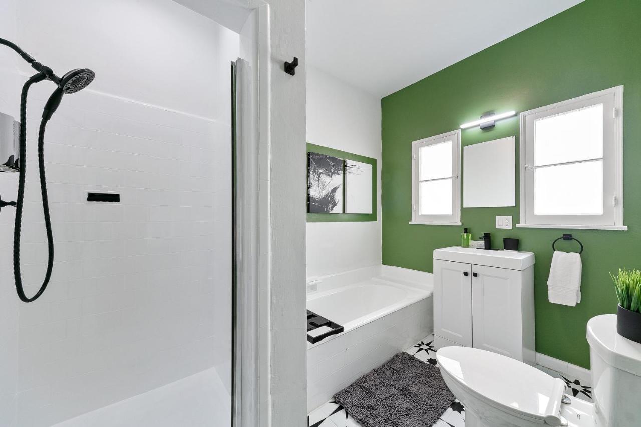 Beverly Hills Stylish & Central 1 Bedroom Apt + Parking Лос Анджелис Екстериор снимка