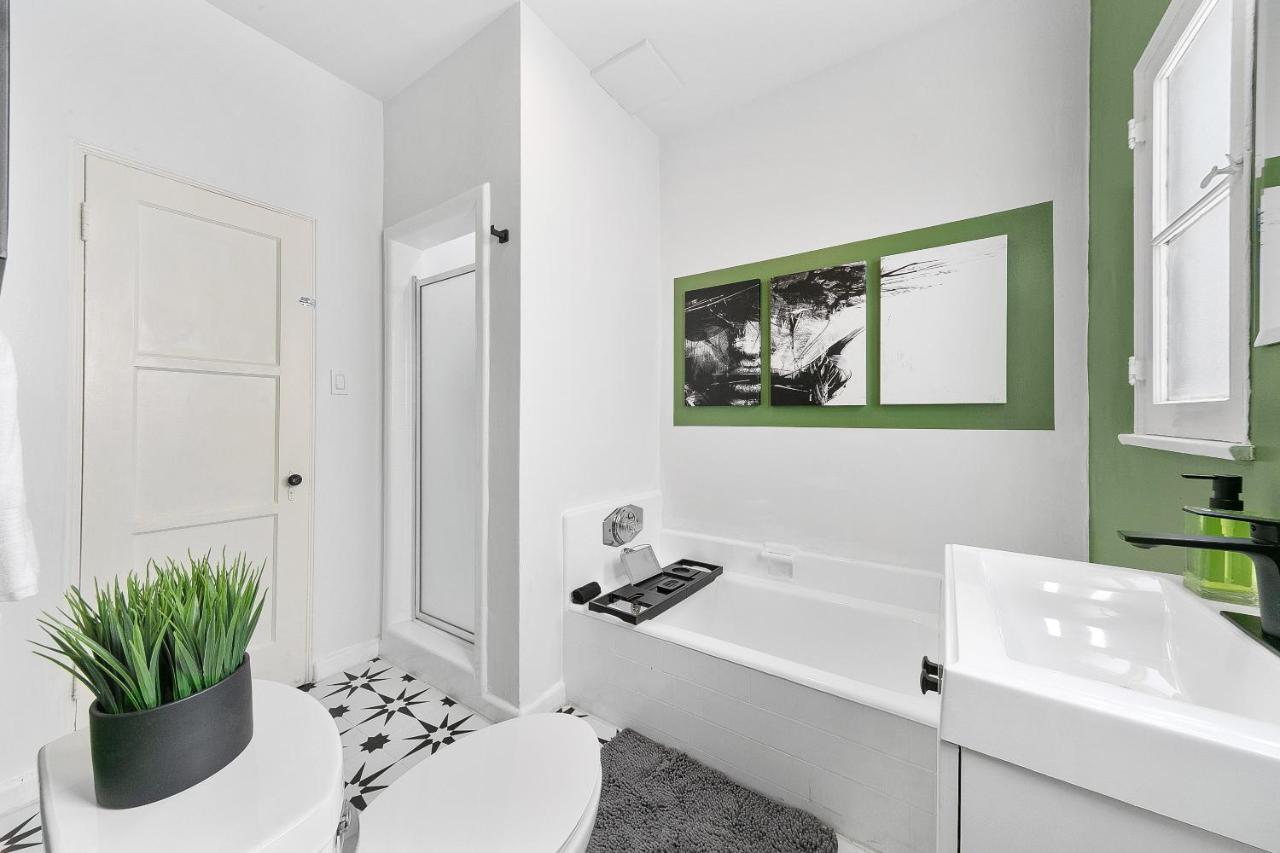 Beverly Hills Stylish & Central 1 Bedroom Apt + Parking Лос Анджелис Екстериор снимка