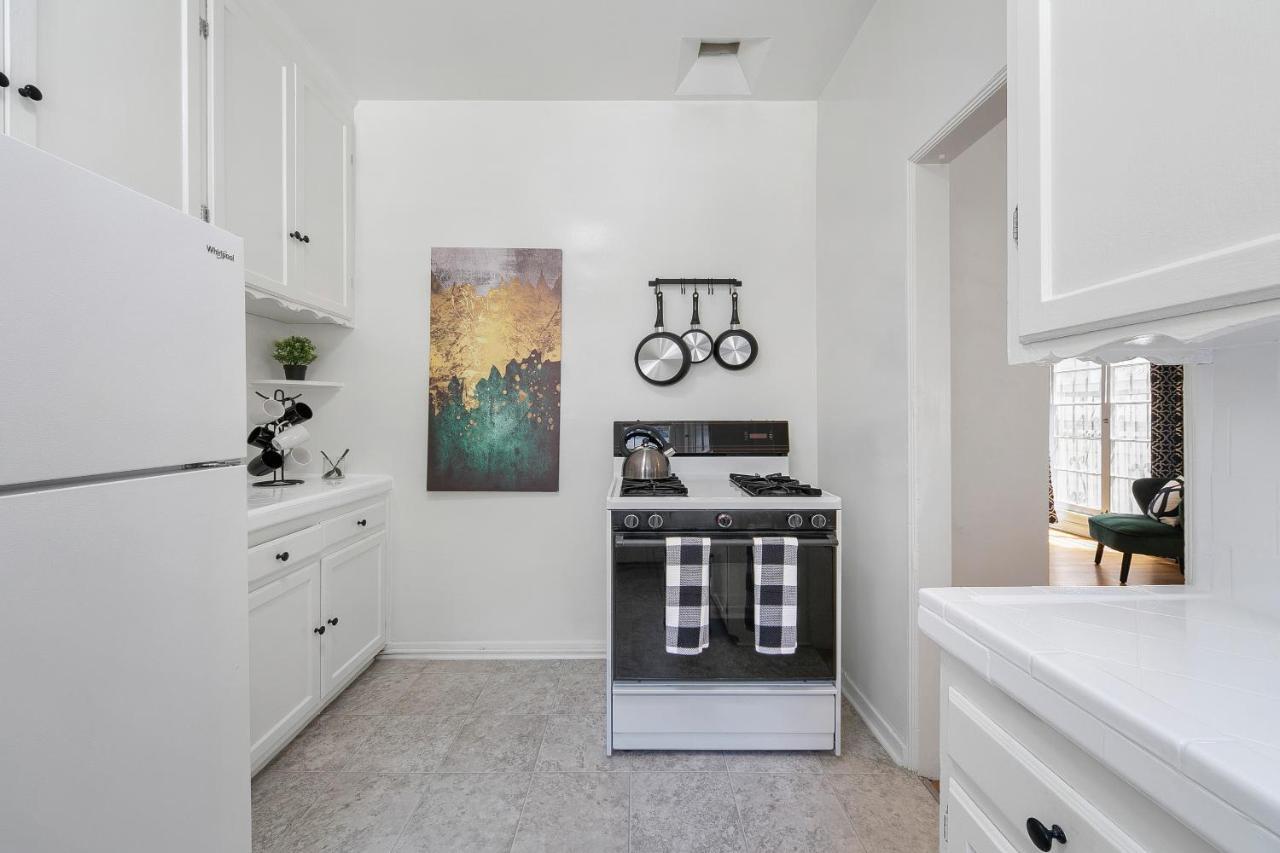 Beverly Hills Stylish & Central 1 Bedroom Apt + Parking Лос Анджелис Екстериор снимка