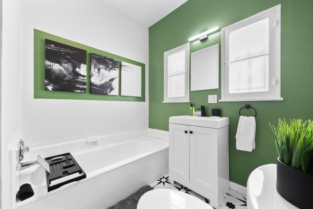 Beverly Hills Stylish & Central 1 Bedroom Apt + Parking Лос Анджелис Екстериор снимка
